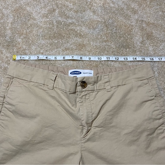 Old Navy Everyday Short Khaki Shorts 10 - Picture 6 of 8